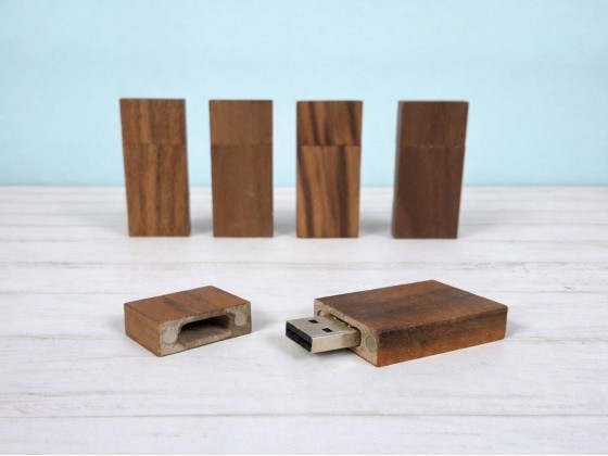 PenDrive de madera Oscura clásico con imán Ref.USBCH3