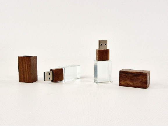 PenDrive de Madera Oscura y Cristal Ref.USBCH8