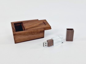 Pack PenDrive Madera Oscura y Cristal + Caja Envejecida Ref.Pack1003CH8