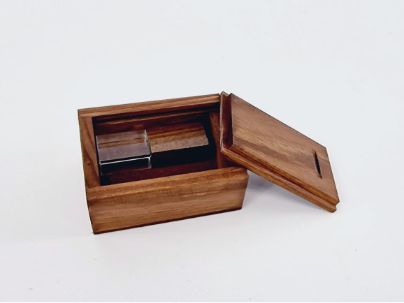 Pack PenDrive Madera Oscura y Cristal + Caja Envejecida Ref.Pack1003CH8