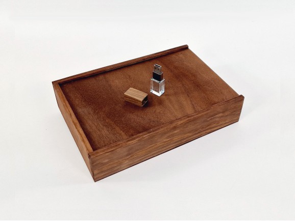 Aged Photographer's Box Pack + PenDrive Ref.Pack1454DTCH8