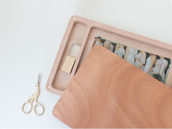 Varnished wooden photo box with magnets, 2 sizes. Ref. PCF5V