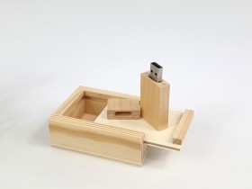 Pack PenDrive Madera + Caja Natural 1001 Ref.Pack1001CH2