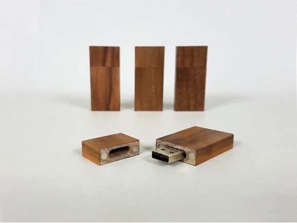 PenDrive de madera Oscura clásico con imán Ref.USBCH3