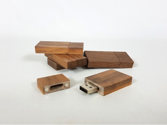 PenDrive de madera Oscura clásico con imán Ref.USBCH3