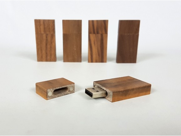 PenDrive de madera Oscura clásico con imán Ref.USBCH3