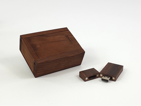 Classic Dark Wood PenDrive with Magnet Ref. USBCH3