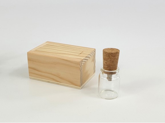 Pack PenDrive Botellita + Caja Natural Ref.PackPBCH4