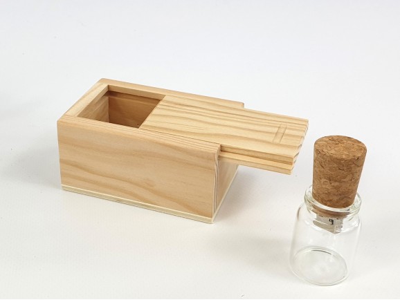 Pack PenDrive Botellita + Caja Natural Ref.PackPBCH4
