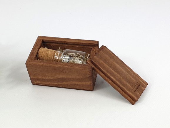 Pack PenDrive Botellita + Caja Envejecida Ref.PackBCCH4