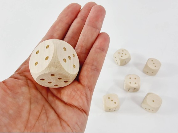 Wooden dice 3x3 cm. with dots Ref.DG397B
