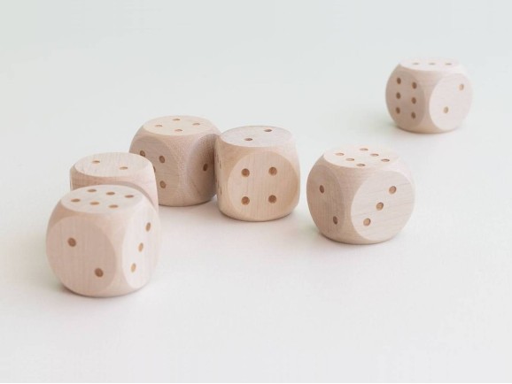 Dado de madera 3x3 cm. c/puntos Ref.DG397B