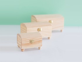 Small wooden chest with legs 3 sizes Ref.P101