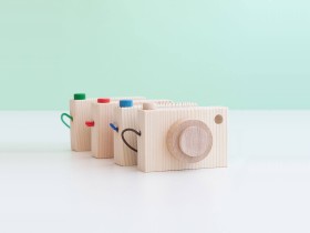 Wooden camera in blue and green Ref.CA2021