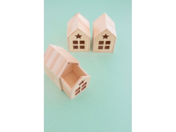 Star wooden house box with windows Ref.PCP1E