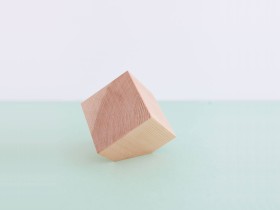 Slanted pine dice 7x7x7 cm. Ref.MS1N866M
