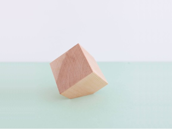 Dado pino inclinado 7x7x7 cm. Ref.MS1N866M