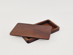 Caja de madera 22x12x2,5 cm. barnizada nogal c/imanes Ref.PCF5SVC