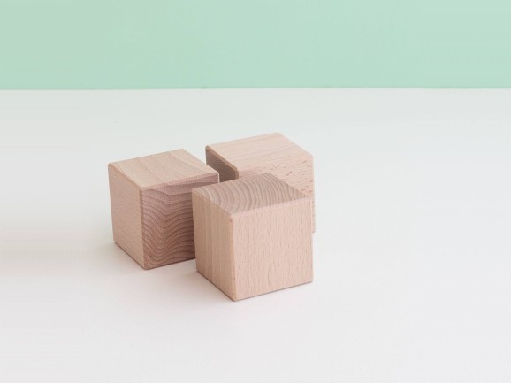 Natural wood cube 5.6x5.6 cm. Ref.DRZG390