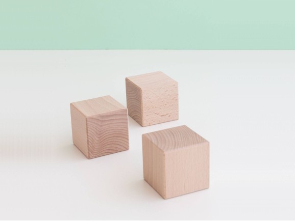 Natural wood cube 5.6x5.6 cm. Ref.DRZG390