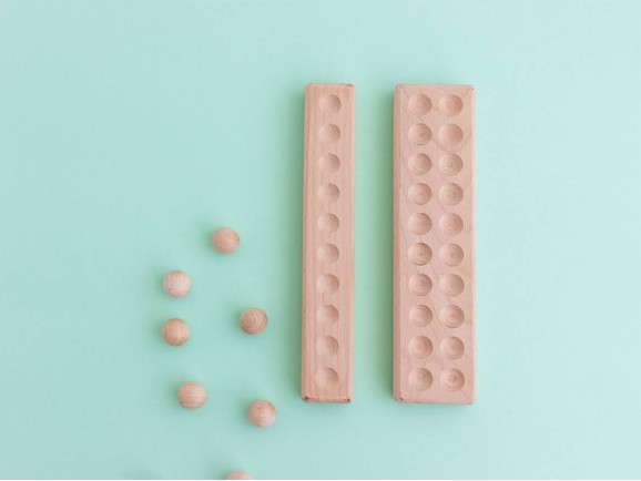 Wooden board for balls Ø20 mm.Ref.MO196