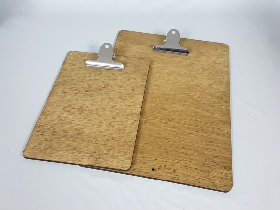 Carta Menú de madera con pinza Ref.H33
