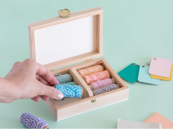 Caja de madera 16x11x4 cm. para 2 barajas Ref.P78C01