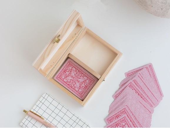 Caja de madera 16x11x4 cm. para 2 barajas Ref.P78C01