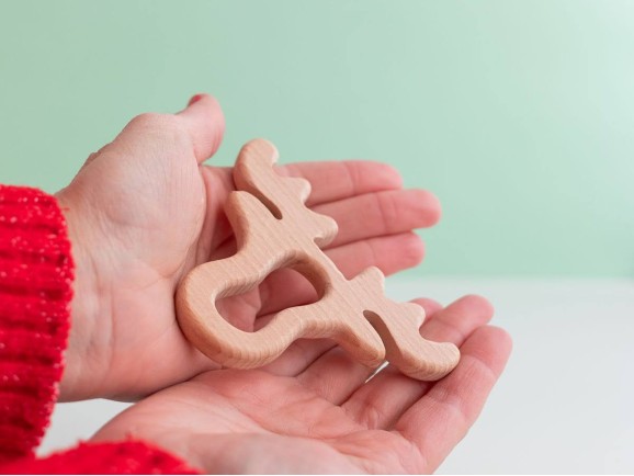 Cabeza de Reno en madera de haya 10,5x7,5 cm. Ref.RM109