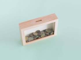 Wooden piggy bank 17x12x4 cm. with glass Ref.AW2844