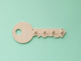 Percha Llave con 4 colgadores Ref.DRKL160