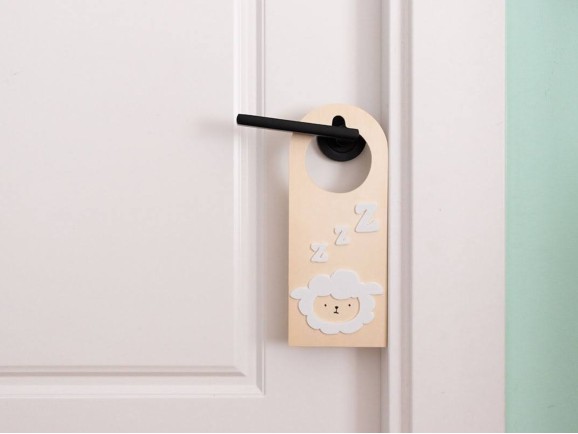 Colgador puerta de madera natural cerrado Ref.PP2