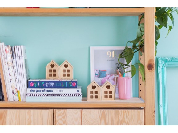 Caja casa de madera corazón c/ventanas Ref.PCP1