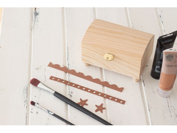 Small wooden chest with legs 3 sizes Ref.P101