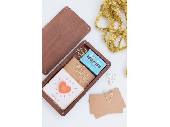 Wooden box 22x12x2.5 cm. walnut varnished with magnets Ref.PCF5SVC