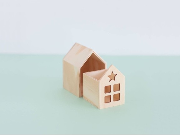 Star wooden house box with windows Ref.PCP1E