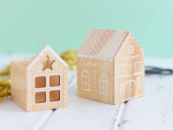 Caja casita de madera estrella c/ventanas Ref.PCP1E