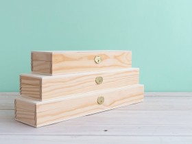 Pine wood box with hinge and clasp, 3 sizes. Ref.P1029