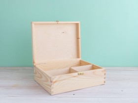 Pine wood box 30x23.5x11 cm. with hinge, clasp and divisions Ref.DRPZ290