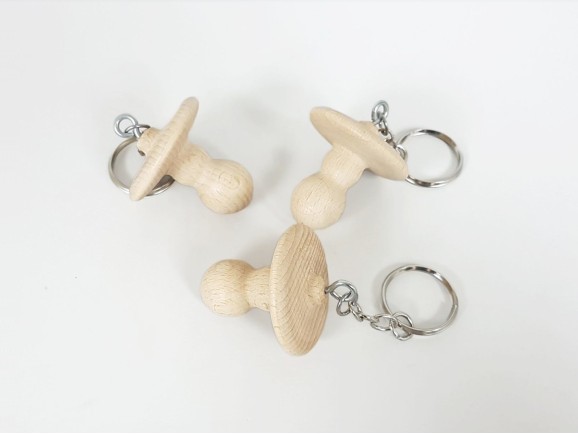 Llavero chupete de madera Ref.CC91