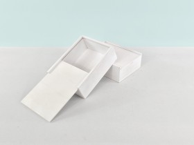 White wooden box 22x17x8 with sliding lid Ref.PF1318B