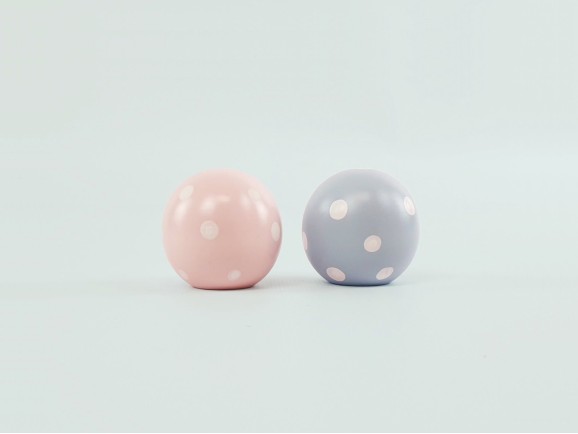 Child's handle Ball Color 4 cm. White polka dots