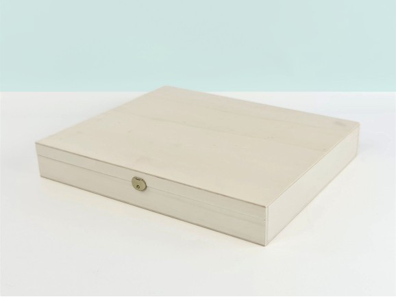 Wooden box 40x33x6 cm. with hinge and clasp Ref.P00C36D