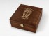 Caja de madera envejecida 23x23x10 cm. c/broche maleta Ref.PC4E1C
