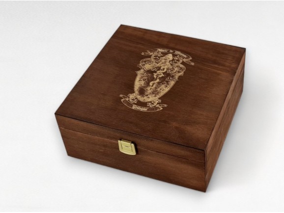 Caja de madera envejecida 23x23x10 cm. c/broche maleta Ref.PC4E1C