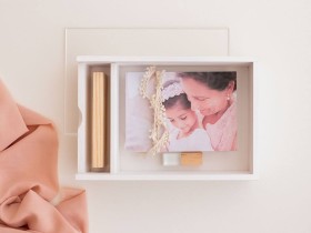 Caja de madera Blanca para fotógrafos c/tapa metacrilato Ref.P1454DBM