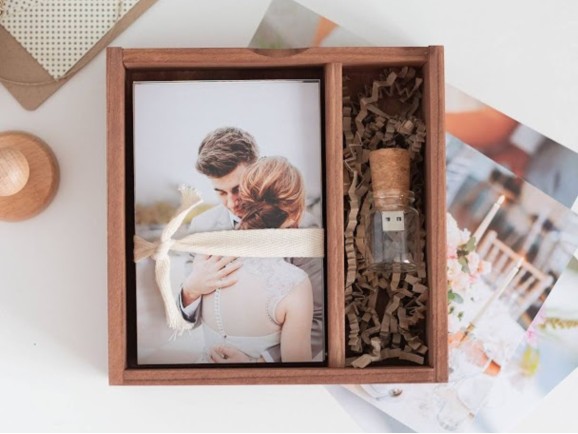 Aged wooden box for 10x15 photos with methacrylate lid Ref.P00CF13TM