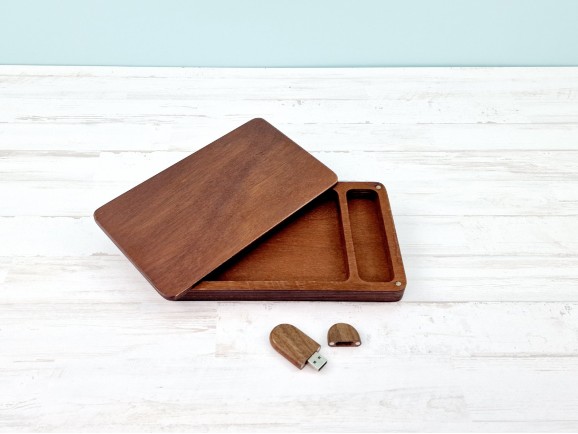 Pack Caja Envejecida barnizada c/imanes fotos 10x15 + PenDrive Ref.PackF5VCCH10