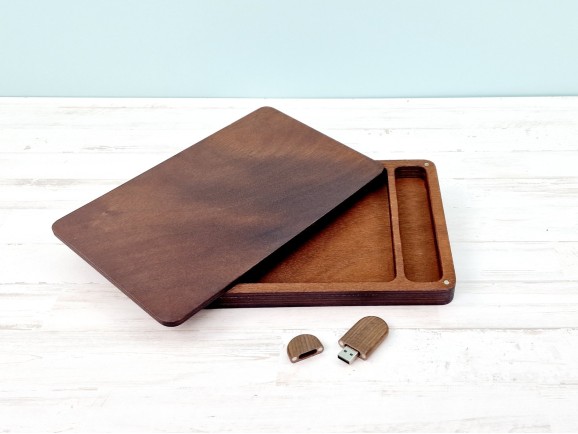 Pack Caja Envejecida barnizada c/imanes fotos 15x20 + PenDrive Ref.PackF6VCCH10