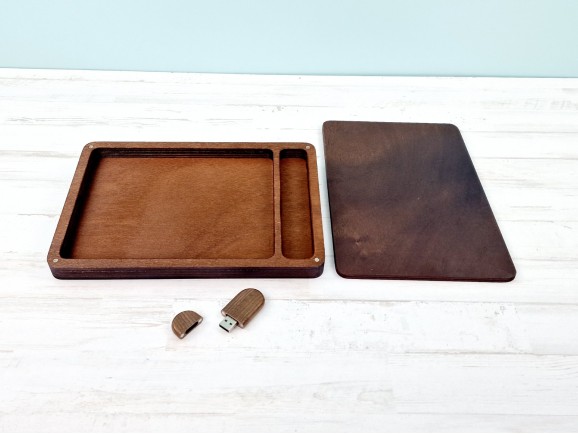 Pack Caja Envejecida barnizada c/imanes fotos 15x20 + PenDrive Ref.PackF6VCCH10